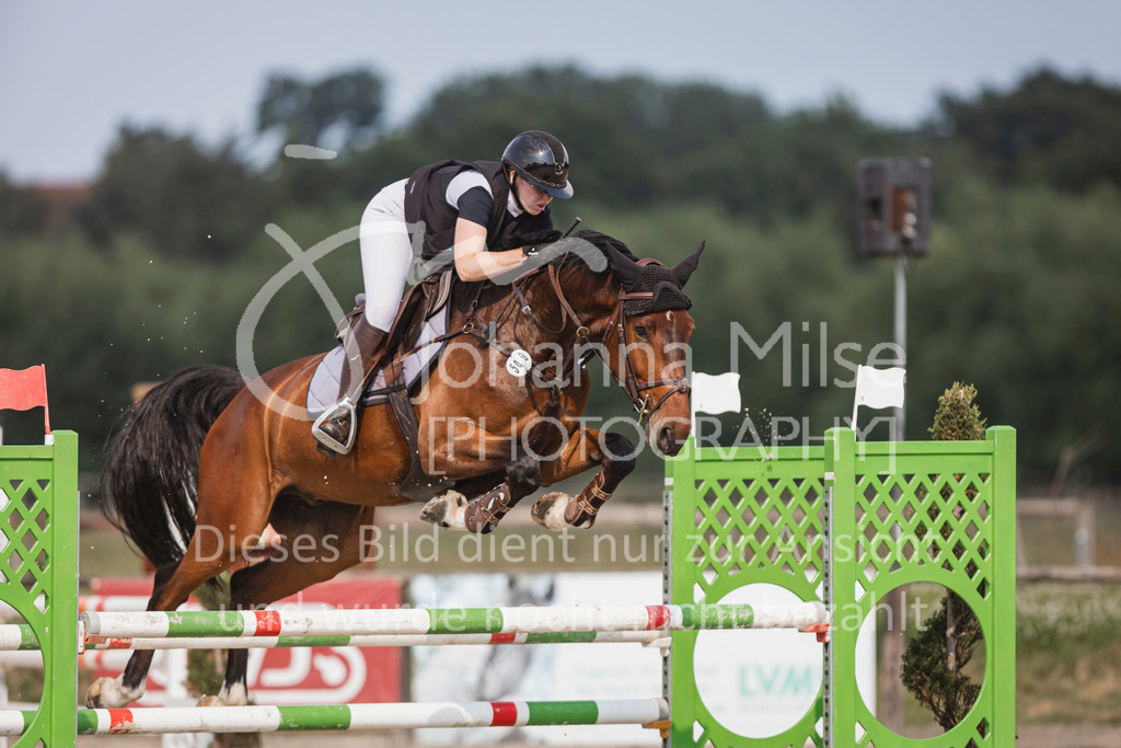240627_LüPfSpTa_SprPf-M-229 | Deine schönsten Turniermomente als professionelle Fotos! Entdecke hochwertige Pferdesport-Fotografie im Online-Shop. Jetzt Fotos finden & bestellen!