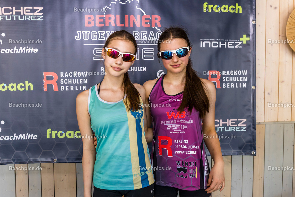 2025-200076222-Jugend-Beach-Serie-Fotobox | Pinar Atalay, Bundeskanzler Friedrich Merz 31.05.2025; Berlin Foto: Gerold Rebsch - www.beachpics.de