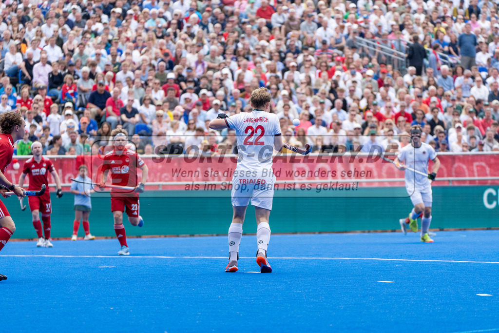 Final4_20250601-1341-HK108536 | Krefeld, Deutschland, 01.06.2025:  Feldhockey Final4 2025 – „Deutsche Feldhockey-Meisterschaften 2025“ Crefelder HTC - Rot-Weiss Köln (Finale Herren) im Gerd-Wellen-Hockeyanlage am 01.06.2025 in Krefeld, Deutschland. (Foto von Kramhöller/Fehrmann/Kaste)Krefeld, Germany, 01.06.2025: Feldhockey Final4 2025 – „Deutsche Feldhockey-Meisterschaften 2025“ Harvestehuder HTC - Düsseldorfer HC (Finale Damen) in Gerd-Wellen-Hockeyanlage at 01.06.2025 in Krefeld, Deutschland. (Foto from Kramhöller/Fehrmann/Kaste)