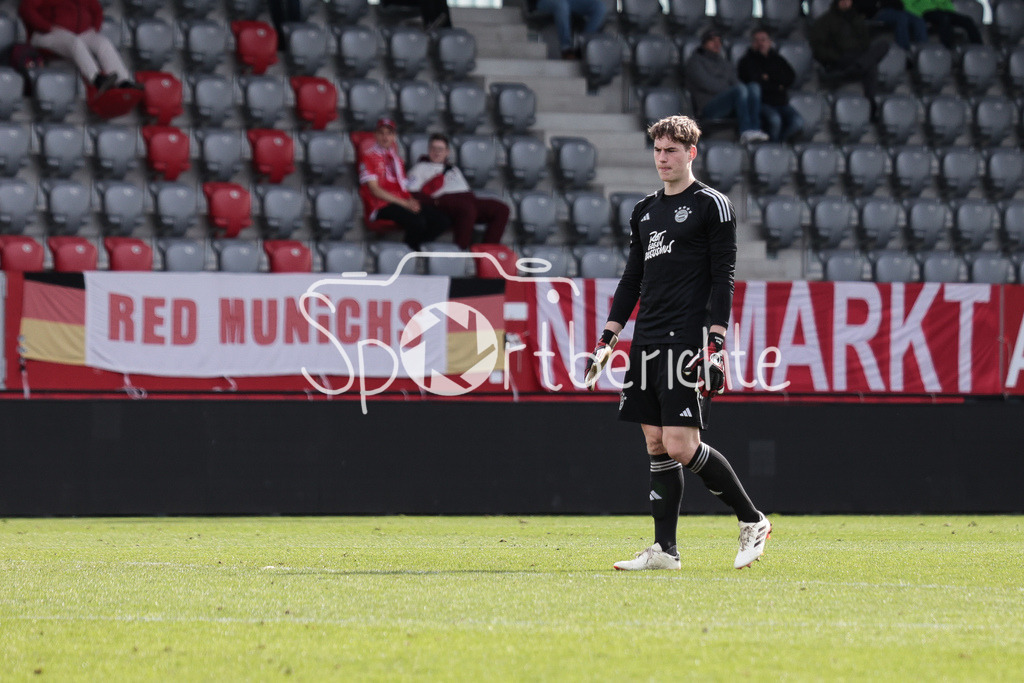 FC Bayern München U19 - TSG 1899 Hoffenheim U19 | im Bild Max Schmitt (FCB #1) / EInzelfoto / Freisteller