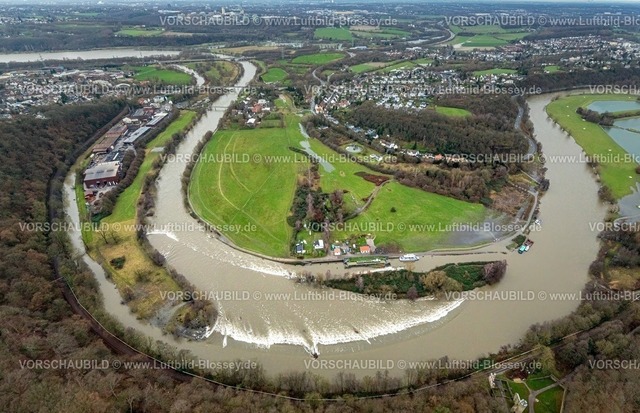 Witten231202058Ruhr-topaz | Luftbild, Ruhrhochwasser, Weihnachtshochwasser 2023, Fluss Ruhr tritt nach starken Regenfällen über die Ufer, Überschwemmungsgebiet am Wehr Schleusenwärterhaus und Herbeder Schleuse, Ruhrbogen mit Blick zum Ortsteil Heven, Vormholz, Witten, Ruhrgebiet, Nordrhein-Westfalen, Deutschland