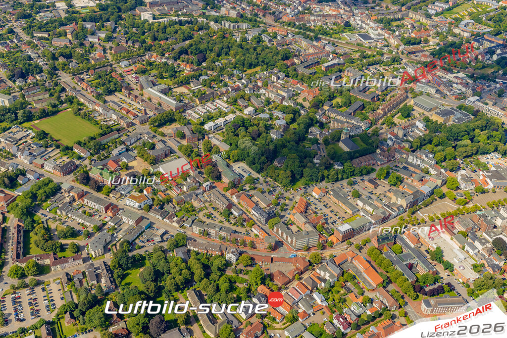 Luftbild der Stadt Neumünster - Die Luftaufnahme wurde 2025 vom UL-Flugzeug heraus erstellt ( keine Drohne ) - Hochauflösende Luftaufnahme - für professionelle Ausdrucke geeignet. Die Geschenkidee !Hier alle&nbsp;Infos zur Lizenzierung der LuftaufnahmeWir fliegen auch dieses Jahr wieder in Ihre Region um Luftbilder zu erstellen.- Luftbild anfragen