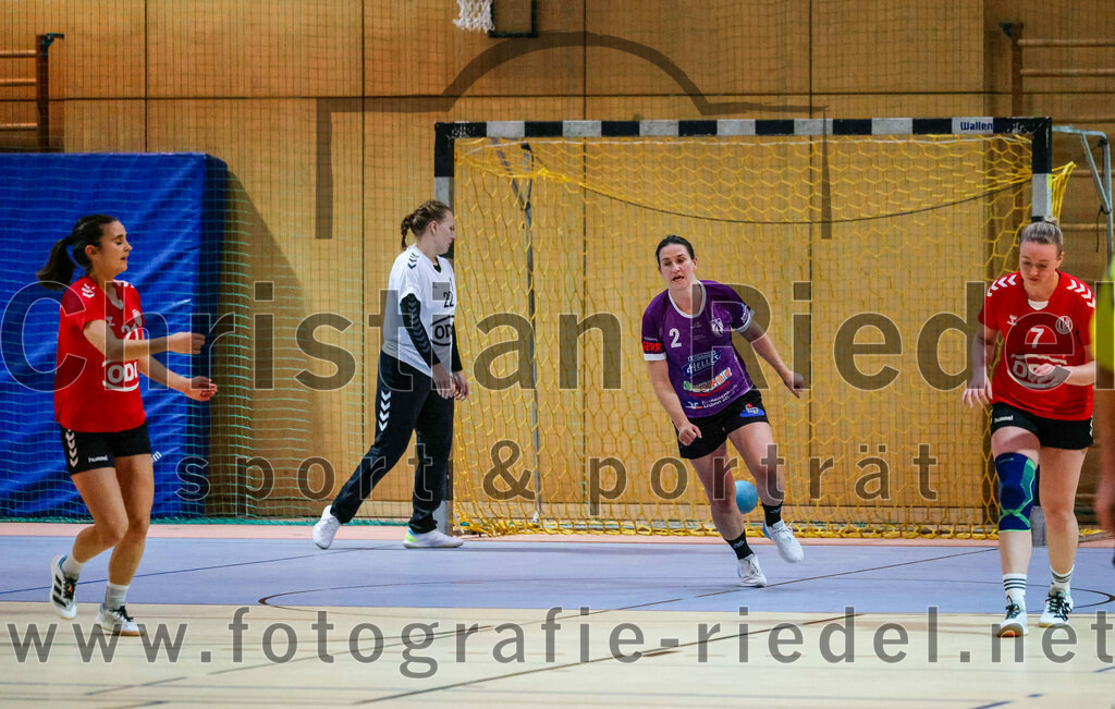 2023-11-04_091_SpVgg_Altenerding_gegen_TV_Altoetting | Erding, Deutschland, 04.11.2023:
Handball, Bezirksoberliga Frauen Altbayern 2023 / 2024, 6. Spieltag, SpVgg Altenerding gegen TV Altötting, Endergebnis: 28:26

Eva Taubeneder (TV Altötting, #21), Juliane Grimme (TV Altötting, #22), Janina Konrad (SpVgg Altenerding, #2), Ines Hager (TV Altötting, #7)

Foto: Christian Riedel / fotografie-riedel.net