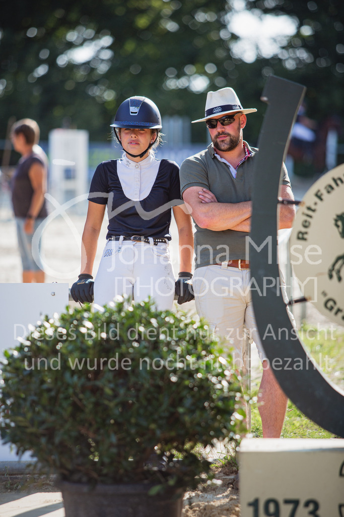 220825_Delbrueck_PonyTrophy-102 | Deine schönsten Turniermomente als professionelle Fotos! Entdecke hochwertige Pferdesport-Fotografie im Online-Shop. Jetzt Fotos finden & bestellen!
