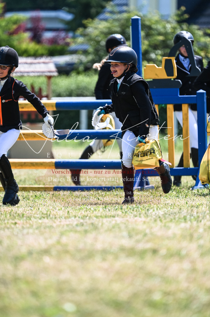 DSC_9952 | Pferde- und Turnierfotografie in Westsachsen. Pferdeportraits, Auftragszeichnungen und intuitive Kunst.