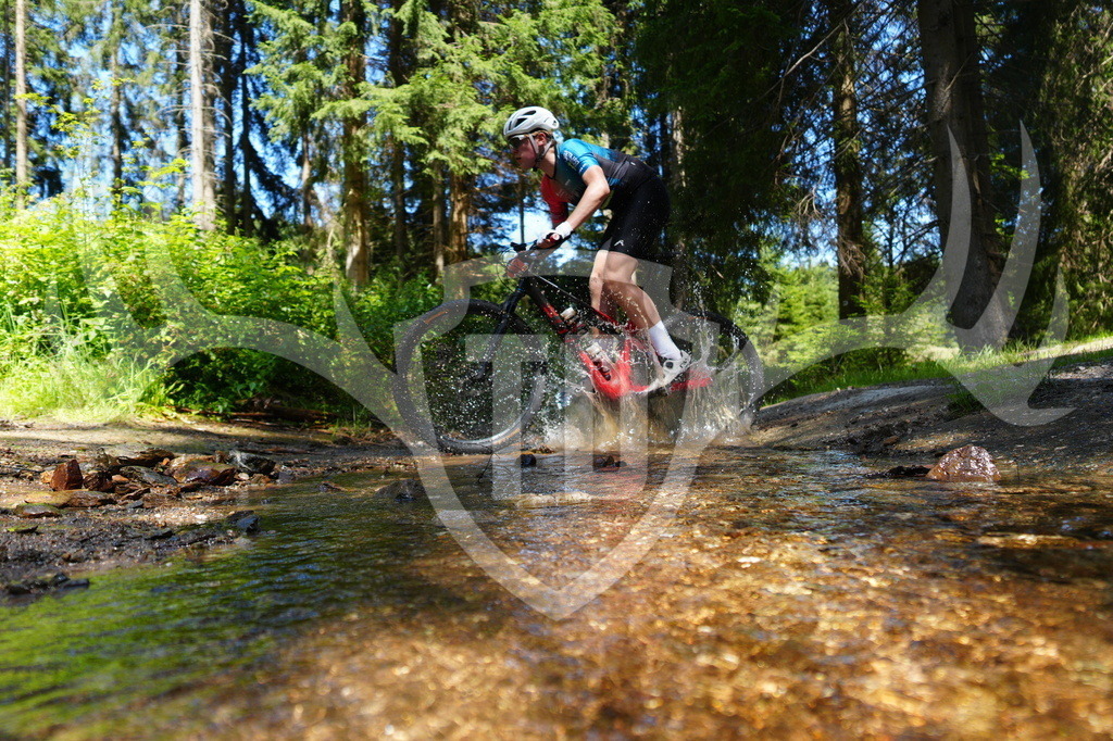 FC605025 | Fotogalerie der Treibjagd im Dunkelwald - Dein MTB Etappenrennen im Erzgebirge - Realisiert mit Pictrs.com