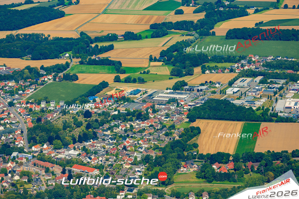 Stadt Enger von Oben- Die Luftaufnahme wurde 2025 vom UL-Flugzeug heraus erstellt ( keine Drohnenaufnahme ) - Hochauflösende Luftaufnahme - für Wandbilder und großformatige Ausdrucke geeignet. Das besondere Geschenk!Hier alle&nbsp;Infos zur Lizenzierung der LuftaufnahmeWir fliegen auch dieses Jahr wieder in Ihre Region um Luftbilder zu erstellen.- Luftbild anfragen