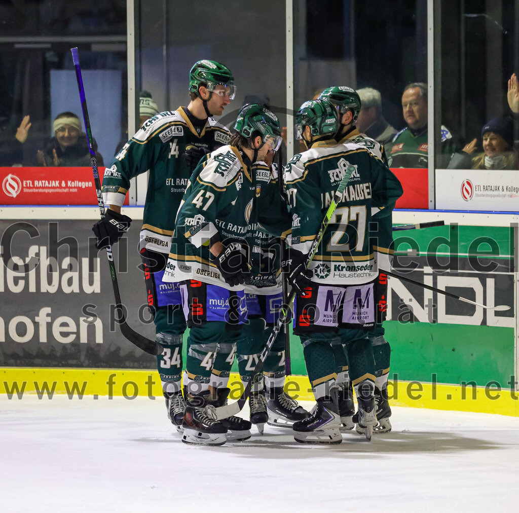 2026-02-20_155_TSV_Erding_gegen_Deggendorfer_SC | Erding, Deutschland, 20.02.2026:Eishockey, Oberliga Süd 2025 / 2026, 49. Spieltag, TSV Erding gegen Deggendorfer SC, Endergebnis: 4:1Bastian Cramer (Erding Gladiators, #34), Marco Pfleger (Erding Gladiators, #47), Mark Waldhausen (Erding Gladiators, #27)Foto: Christian Riedel / fotografie-riedel.net