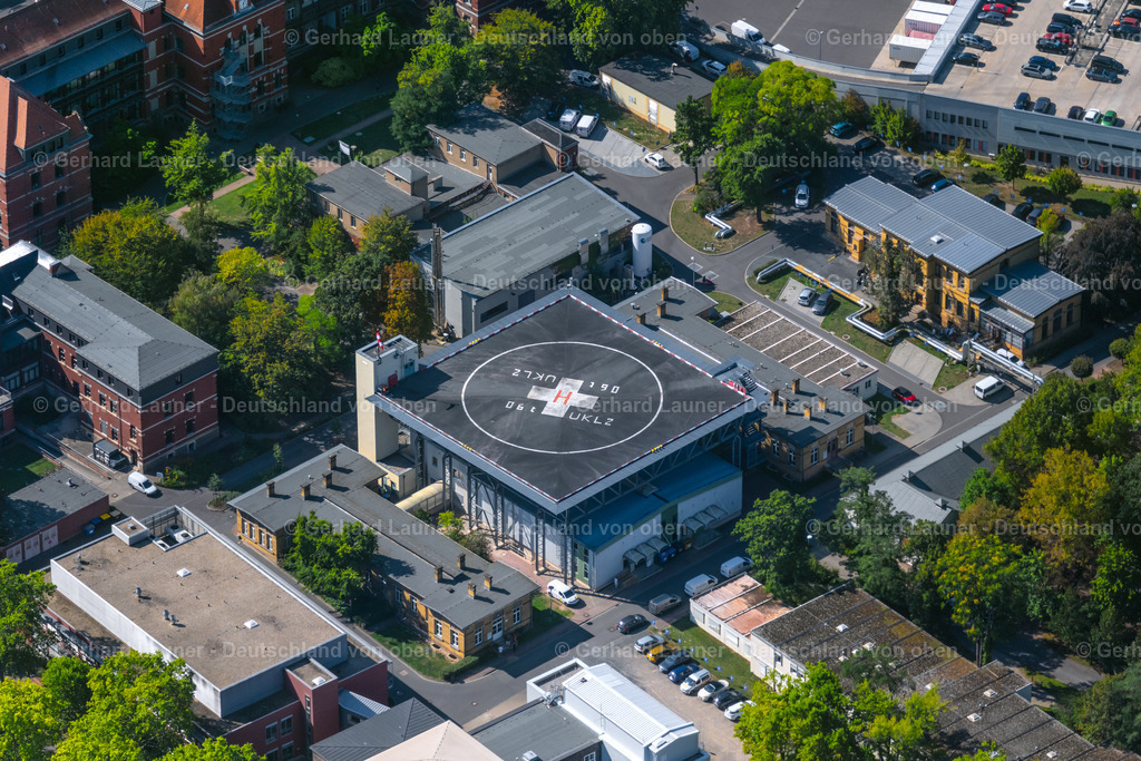 4041655 | LEIPZIG 15.09.2020 Helikopter Landeplatz - Flugplatz für Hubschrauber im " Universitätsklinikum Leipzig " im Ortsteil Zentrum-Südost in Leipzig im Bundesland Sachsen, Deutschland. Weiterführende Informationen bei: Universitätsklinikum Leipzig. // Helicopter landing field - airfield for helicopters in the " Universitaetsklinikum Leipzig " in the district Zentrum-Suedost in Leipzig in the state Saxony, Germany. Further information at: Universitaetsklinikum Leipzig. Foto: Gerhard Launer