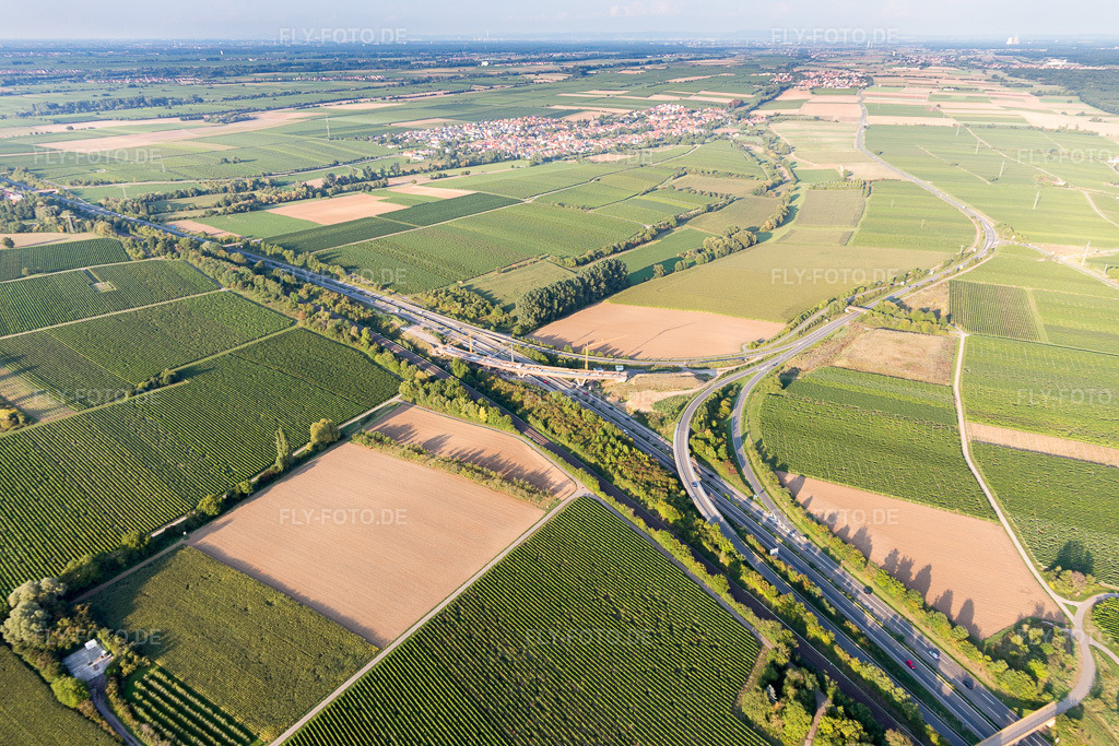 Luftbild: A65 Abfahrt Landau-Nord im Ortsteil Dammheim in Landau im Bundesland Rheinland-Pfalz in Deutschland. Foto: IMG_103217.jpg vom 03.09.2017 durch Werner Riehm/FLY-FOTO.de