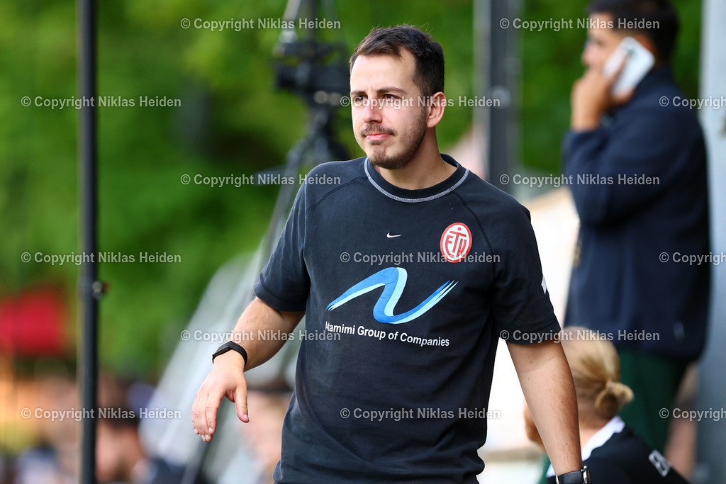 NH_Teutonia05_EimsbüttelerTV_OberligaHamburg_20092025 | Can Timo Schultz (Trainer, Eimsbütteler TV)Fußball I Herren I Gamesright Oberliga Hamburg I Saison 2025-2026  I 9. Spieltag I Teutonia 05 - Eimsbütteler TV I 20.09.2025 I Sportplatz Kreuzkirche