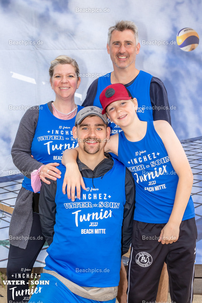 2022-00063119-Vater-Sohn-Turnier-Teamfotos-2 | 26.05.2022; Berlin Foto: Gerold Rebsch - www.beachpics.de