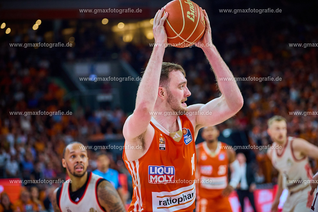 GER, ratiopharm ulm gegen FC Bayern, Basketball, 2. PlayOff, Finale, EasyCredit Bundesliga, Spielzeit 2024/2025, 18.06.2025 | Philipp Herkenhoff (ratiopharm ulm, #14)GER, ratiopharm ulm gegen FC Bayern, Basketball, 2. PlayOff, Finale, EasyCredit Bundesliga, Spielzeit 2024/2025, 18.06.2025Foto: Eibner-Pressefoto/Gerald Oelze-de Stoppany