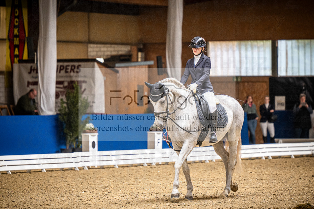 DOS_0596 | Entdecke hochwertige Reitturnierfotos von Foto Oger. Professionell, emotional und authentisch – jetzt Lieblingsmomente im Shop bestellen.Deutschlandweite Turnierfotografie. - Realisiert mit Pictrs.com