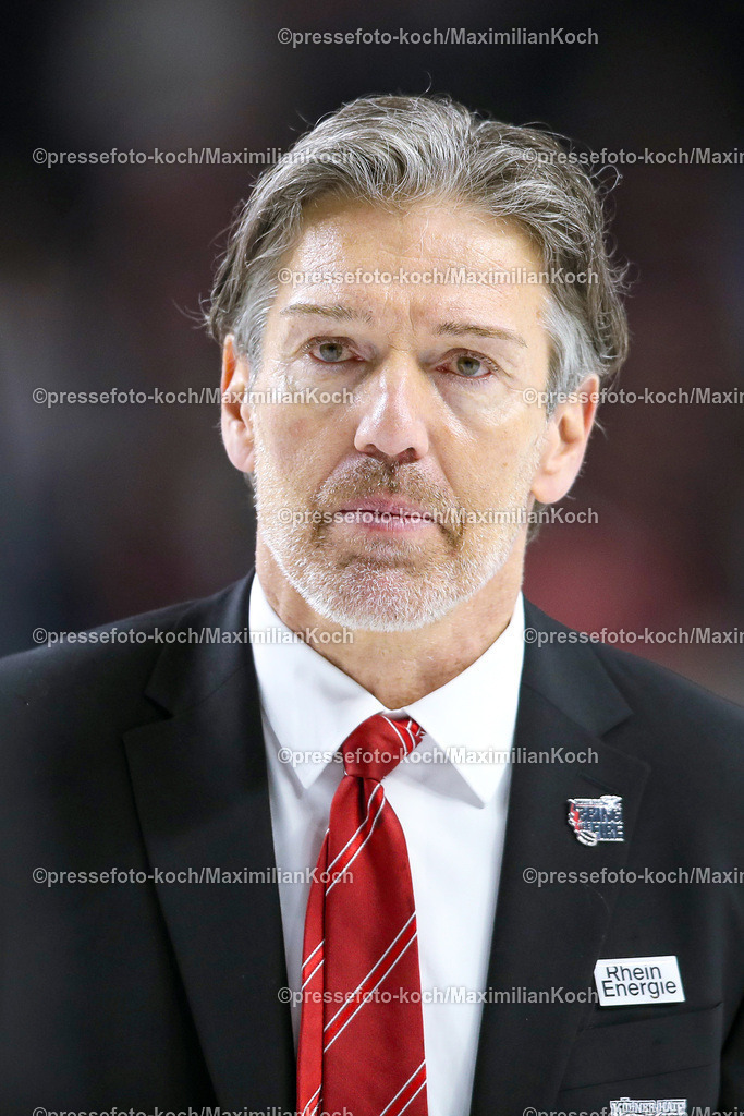 KoeDEL14032402121 | 14.03.2024, Köln, Eishockey, Penny DEL, Pre-Playoffs Spieltag 3, Lanxess-Arena, Kölner Haie - ERC Ingolstadt: Headcoach Trainer Uwe Krupp (Kölner Haie)