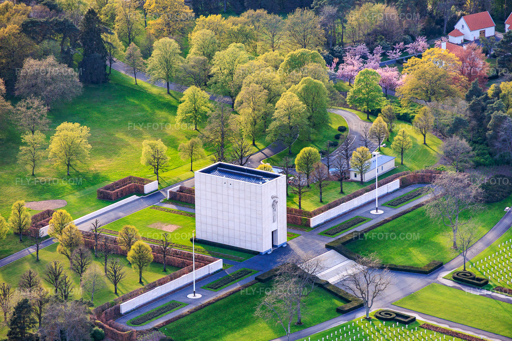 Aerial view: Chapel at the American Military Cemetery and Memorial of Saint-Avold in the district Forêts de Zang et du Steinberg in Saint-Avold in the state Moselle, France.Photo: IMG_154298.jpg taken on 04/17/2026 by Werner Riehm/FLY-FOTO.comResolution of the original: 5905 x 3936 pxAbout Lorraine American Cemetery - American Battle Monuments Commission (ABMC)