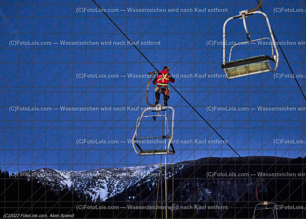 ALP0256_Liftbergeuebung_BRD-Lackenhof | (C)FotoLois.com, Alois Spandl, Liftbergeübung des Bergrettungsdienstes Lackenhof am Ötscherlift im Weitental, Mi 28. Dezember 2022.