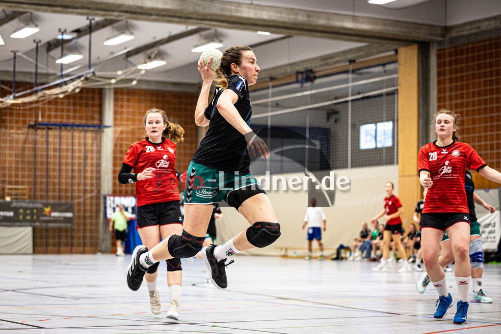 TSV Weilheim gegen TSV Murnau | Handball Bezirksoberliga Frauen Alpenvorland 2024/25, TSV Weilheim gegen TSV Murnau, 20250330,Barbara SCHLÖGEL (TSV Murnau 3) in Aktion, Sprung,2025-03-30 in Weilheim (Weilheim, Am Hardt), Barbara SCHLÖGEL (TSV Murnau 3)Copyright: WolfgangxLindner www.foto-lindner.de
