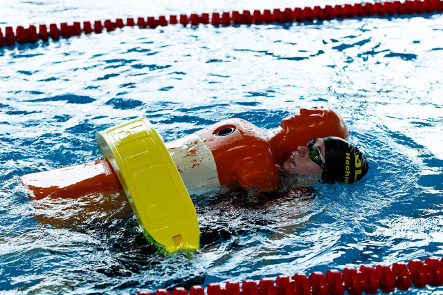 DLRG, Wettkampf, Rettungssport, Landesverbandsmeisterschaften 2026 13.06.2026 | Bedburg, Deutschland - June, 13: Siegerehrung der AK17/17 weiblich der Landesverbandsmeisterschaften 2026 im MonteMare Bedburg. Platz 3: Johanna Bodenburg (DLRG Bezirk Mönchengladbach). (Foto: Benedikt Lang (DLRG) - Realisiert mit Pictrs.com