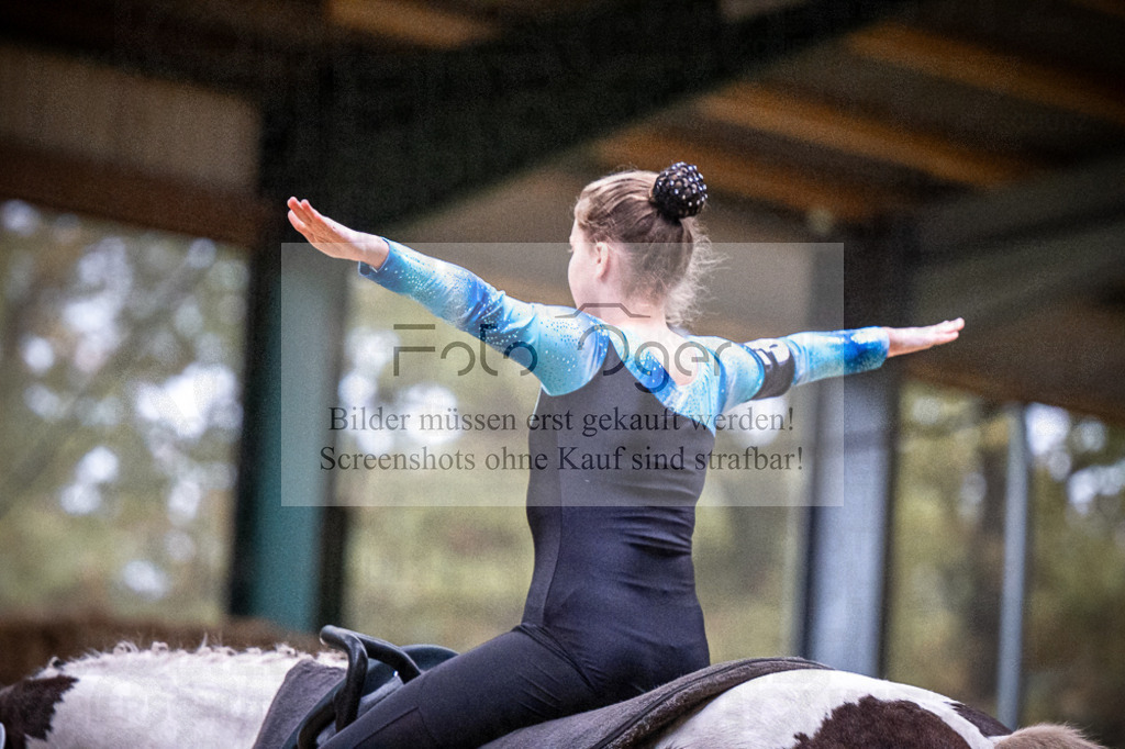 DOS_0054 | Entdecke hochwertige Reitturnierfotos von Foto Oger. Professionell, emotional und authentisch – jetzt Lieblingsmomente im Shop bestellen.Deutschlandweite Turnierfotografie. - Realisiert mit Pictrs.com