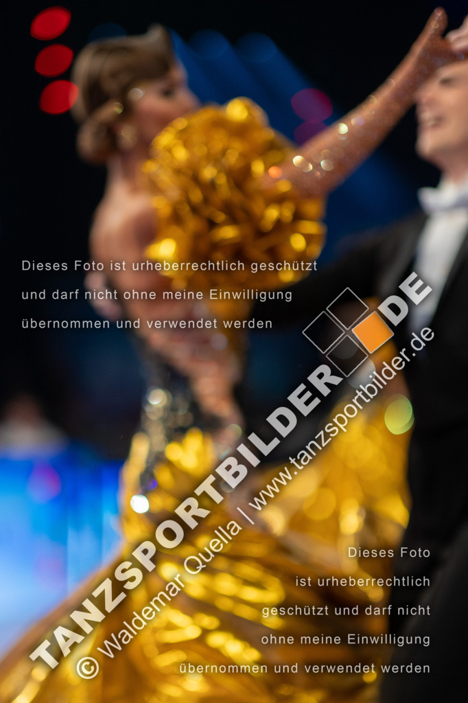 20251206-00986 | Hier finden Sie Tanz Bilder vom Latein und Standard Formationen tanzen. Sportbilder vom Tanzsport. Schöne Fotos und von Weltmeisterschaft, Europameisterschaft, Bundesliga, Regionalliga, Oberliga und Landesliga sowie von GOC Stuttgart, DanceComp, WM Bremen