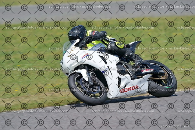 26BT02-2093 | markuskiefer.com - Realisiert mit Pictrs.com
