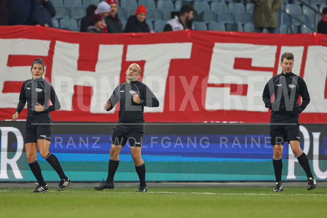 Austrian Bundesliga: Grazer AK 1902 vs LASK | GRAZ, AUSTRIA, 13.DEC.25 - SOCCER - ADMIRAL Bundesliga, Grazer AK 1902 vs LASK. The image shows the referees durning warm up.