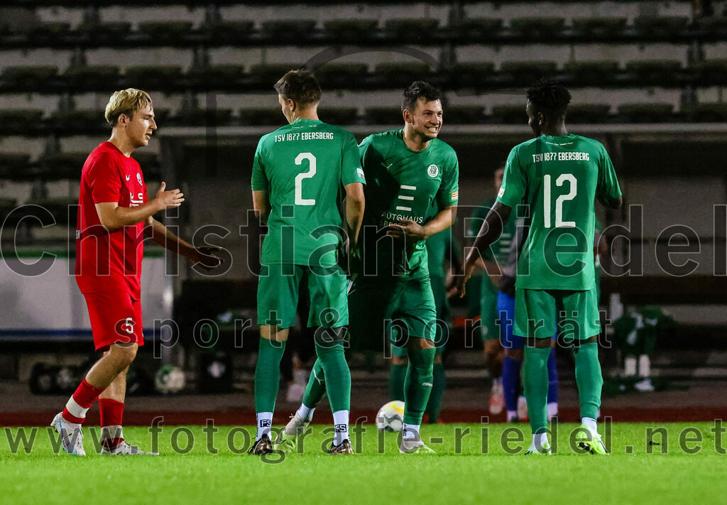 2023-09-01_091_SC_Baldham-Vaterstetten_gegen_TSV_1877_Ebersberg | Vaterstetten, Deutschland, 01.09.2023:
Fußball, Kreisliga 2023 / 2024, 3. Spieltag, SC Baldham-Vaterstetten gegen TSV 1877 Ebersberg, Ergebnis: 1:2

Daniel Winzer (SC Baldham-Vaterstetten, #5), Jonas Häußler (TSV 1877 Ebersberg, #2), Maximilian Volk (TSV 1877 Ebersberg, #10), Lusilawo Kisungu (TSV 1877 Ebersberg, #12)

Foto: Christian Riedel / fotografie-riedel.net