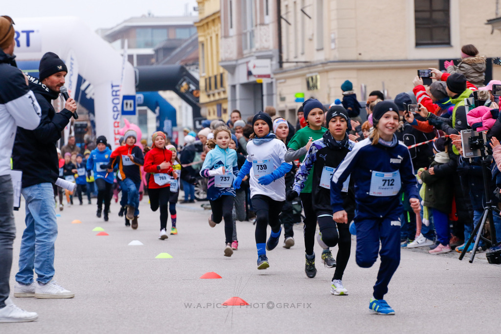 AW_20231231awmac6810 | WELS, 31.12.2023, Sparkasse Silvesterlauf Wels 2023 , Image shows: Photo: WAPICS / Andreas Willdoner