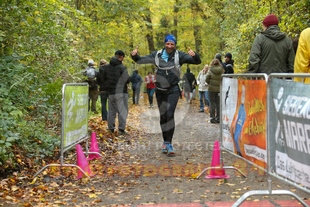251026_1335_EX1_3680 | Sportfotografie im Rhein-Sieg Kreis, Köln, Bonn, NRW, Rheinland Pfalz, Hessen, etc. Unser Tätigkeitsfeld umfasst den Laufsport vom Volkslauf über den Marathon, Duathlon, Triathon bis zum Ultralauf wie Kölnpfad Ultra oder Schindertrail.