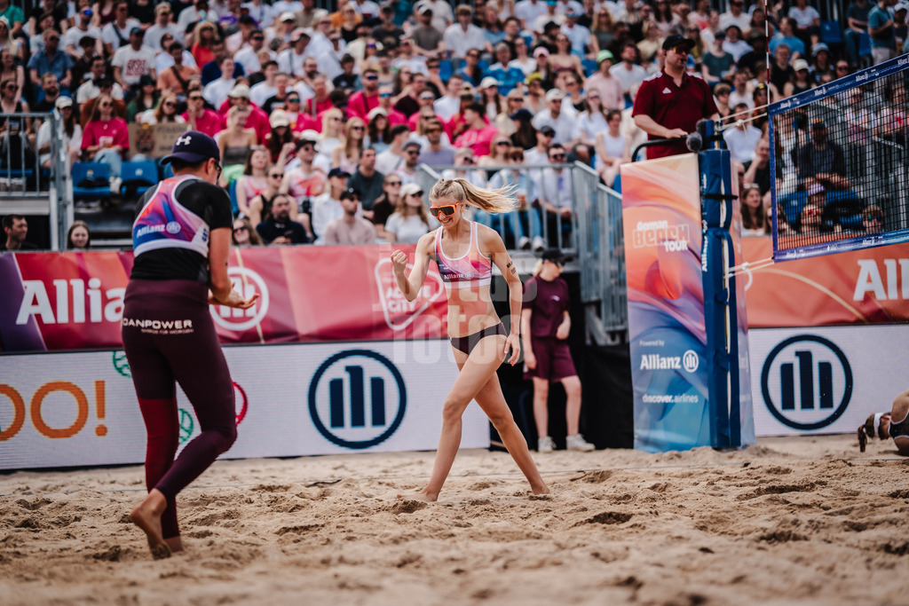 Beachvolleyball | Männer | Allianz German Beach Tour 2025 | Tourstop Hamburg | 31.05.2025 | v.l. Melanie Gernert und Nele Barber jubeln