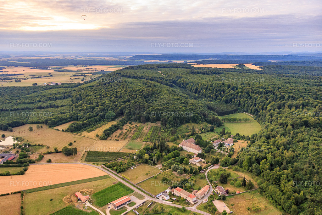 Aerial view: Ancient Abbaye de Rangeval in Geville in the state Meuse, France. – Photo: IMG_083437.jpg taken on 07/13/2015 by Werner Riehm/FLY-FOTO.com – Resolution of the original: 5472 x 3648 px