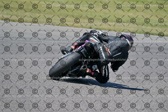 26BT01-1336 | markuskiefer.com - Realisiert mit Pictrs.com