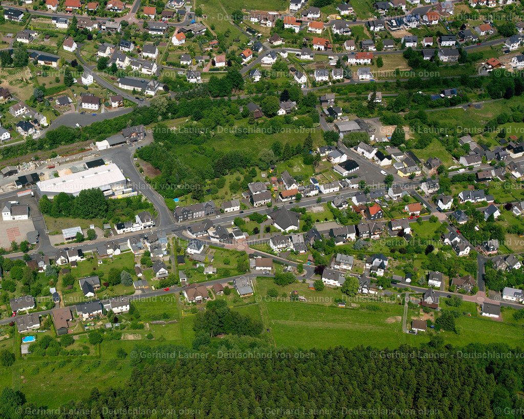 2611009 | EWERSBACH 09.06.2006 Wohngebiet einer Einfamilienhaus- Siedlung  in Ewersbach im Bundesland Hessen, Deutschland // Single-family residential area of settlement  in Ewersbach in the state Hesse, Germany Foto: Gerhard Launer