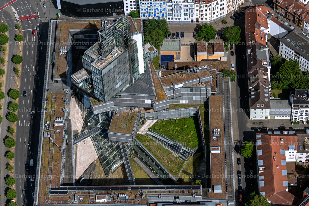 4031008 | HANNOVER 02.06.2020 Banken- Verwaltungsgebäude des Finanzdienstleistungs- Unternehmens der NORD/LB Norddeutsche Landesbank Girozentrale am Friedrichswall im Ortsteil Südstadt-Bult in Hannover im Bundesland Niedersachsen, Deutschland. Erbaut nach dem Entwurf der Behnisch Architekten. // Banking administration building of the financial services company of NORD/LB Norddeutsche Landesbank Girozentrale on Friedrichswall in the district Suedstadt-Bult in Hannover in the state Lower Saxony, Germany. Foto: Gerhard Launer