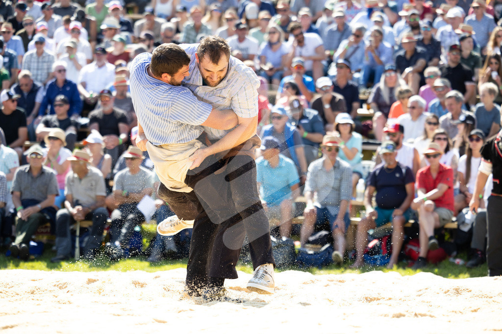 Rigi2025_2450 | Die Schwinger des Schwyzer Kantonalen Schwingerverbandes: Fotos, die Dynamik und Leidenschaft festhalten, sowie emotionale Momente aus dem traditionellen Schwingsport zeigen. - Realisiert mit Pictrs.com