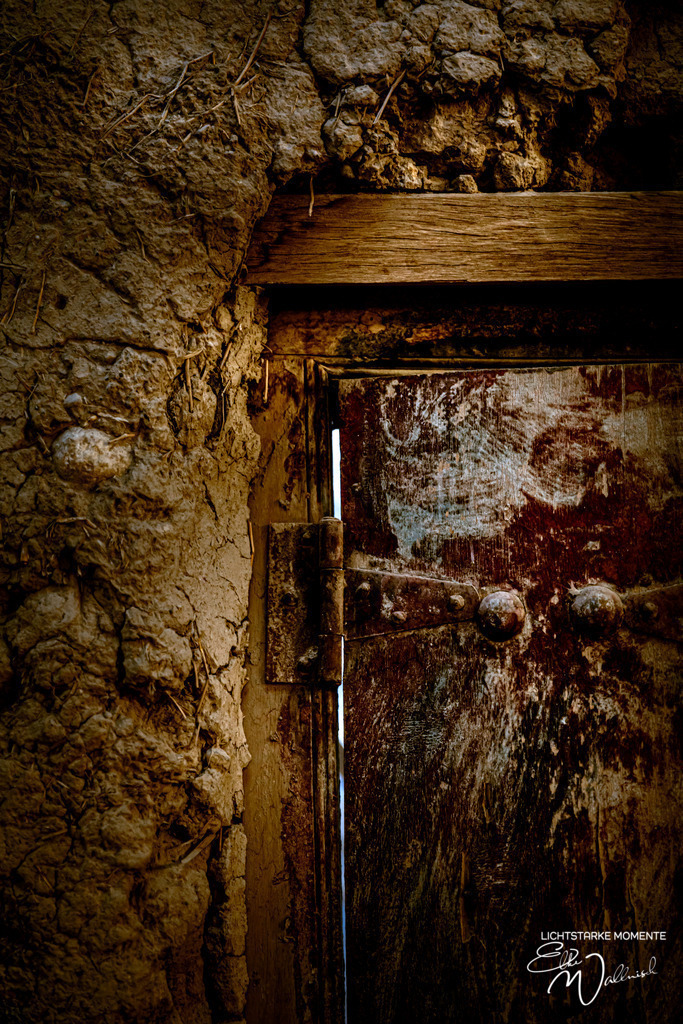 Nizwa Souk, Oman | Herzlich willkommen auf meiner Seite! Ich bin Elke Wallnisch, Deine Fotografin für lichtstarke Momente. Der Name steht für alles, was mich mit der Fotografie verbindet: Das Licht und seine machtvolle Wirkung auf eine Situation oder unsere Stimmung - Realisiert mit Pictrs.com