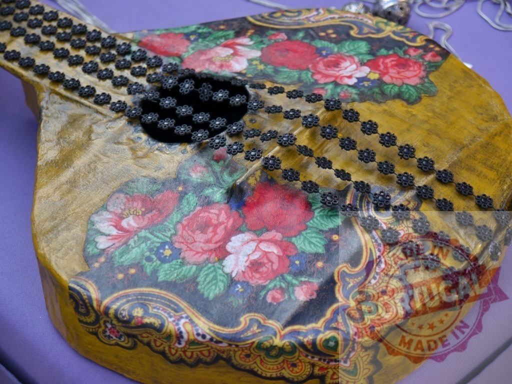 Ornate domra musical instrument with floral decoupage design | Domra stringed musical instrument featuring colorful floral decoupage and decorative elements - Realisiert mit Pictrs.com