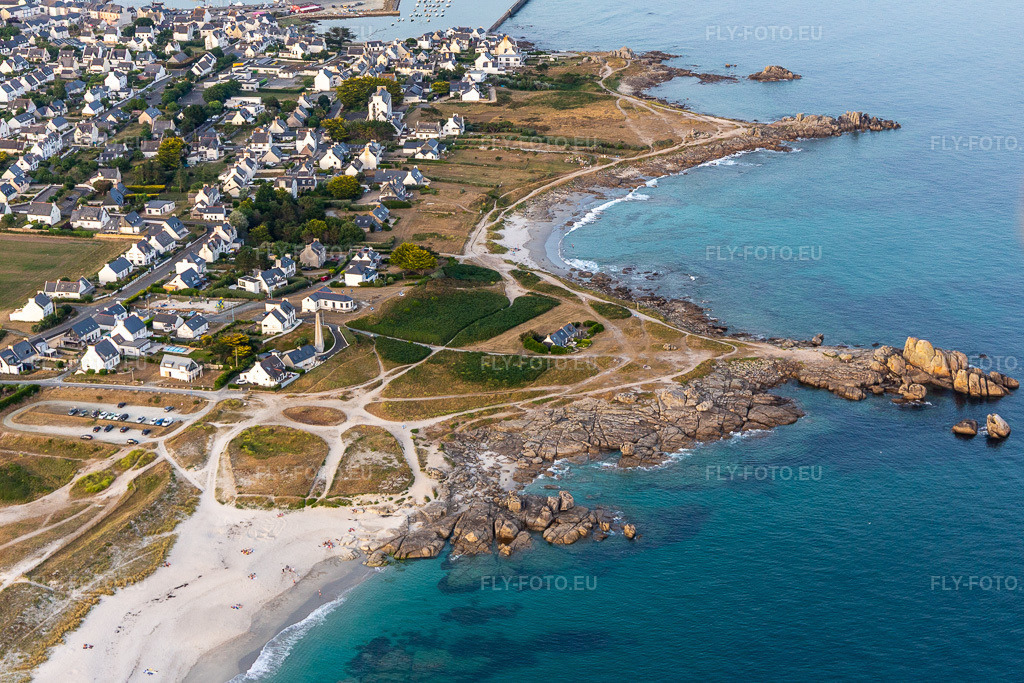 Vue aérienne: Rocher du Goudoul à Plobannalec-Lesconil dans le département Finistère, France. Photo: IMG_132674.jpg prise le 17/06/2022 par Werner Riehm/FLY-FOTO.euRésolution de l'original: 5222 x 3481 px
