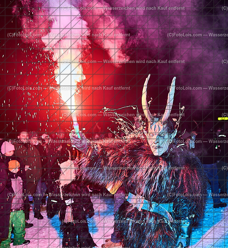 _ALP8274_NACHTderBALLONE_Lackenhof_Gaminger Oetscherteufel | ... mit dem Ballonsportclub Ötscherland aus Wieselburg, der Bergrettung Lackenhof mit einer Schauübung, der Perchtengruppe 'Gaminger Ötscherteufeln' und dem Musikverein Lackenhof, die Ballonfahrer spendeten ihre Gage in diesem Jahr dem schwer verunglückten Gerald Bernreiter alias 'KLEX' der erst nach der ReHa und einem Umbau seines Hauses in Lackenhof frühestens im Mai 2026 wieder nach Hause kommen kann, So 28. Dezember 2025.