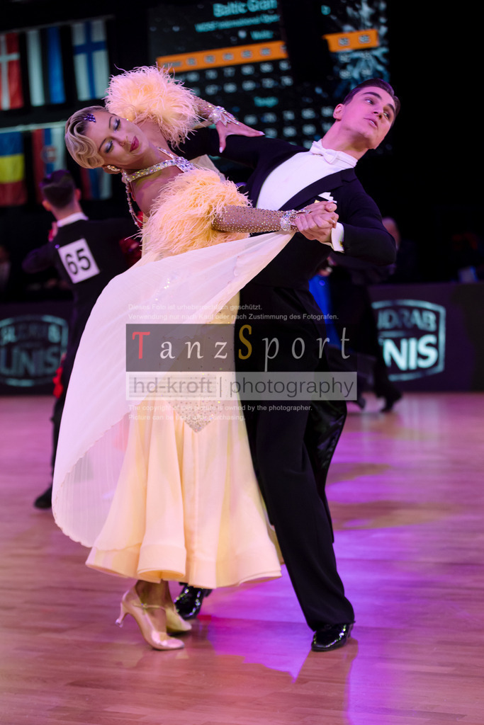 20241215_WDSF_Int_Open_Std-Riga-8641 | Tanzsportbilder, Standardtanz, Lateintanz, WDSF, DTV, LTVB, dancecomp, goc, hessen tanzt, blaues band der spree, walzer, tango, wiener walzer, slowfox, quickstepp, samba, rumba, cha-cha-cha, paso doble. jive, hd-kroft photography, turniertanzsport