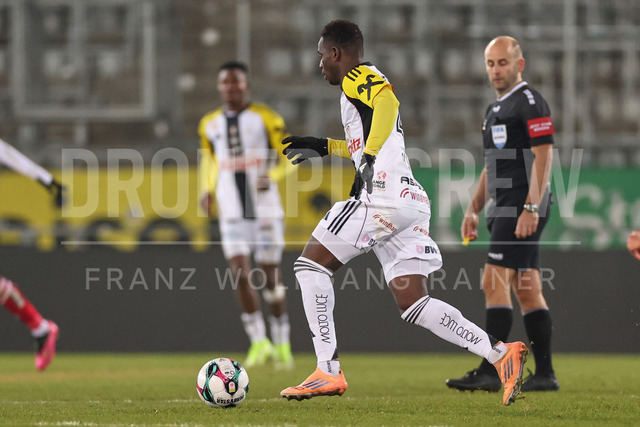 Austrian Bundesliga: Grazer AK 1902 vs LASK | GRAZ, AUSTRIA, 13.DEC.25 - SOCCER - ADMIRAL Bundesliga, Grazer AK 1902 vs LASK. The image shows Ismaila Coulibaly (Lask).
