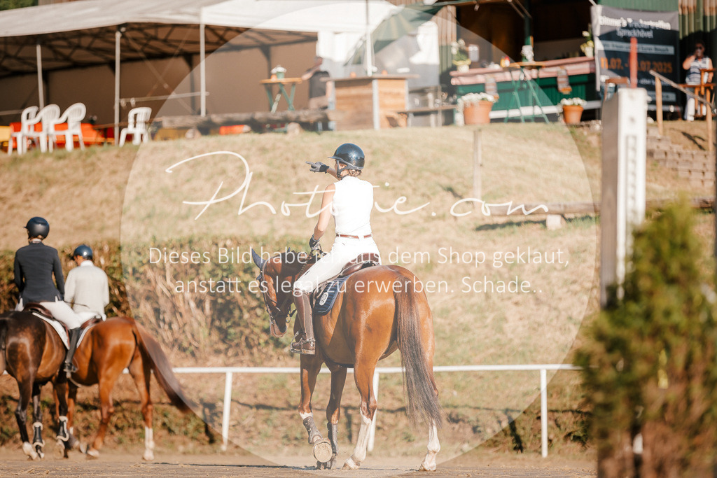3I6A6016 | Stimmungsvolle Portraits und Reitsportfotografie im Ruhrgebiet und im Münsterland.

Pferdefotografie, Hundefotografie, Tierfotografie, Reportagen, Portraits von Tier und Mensch, Turnierfotografie in Bochum, Recklinghausen, Marl, Haltern am See, Dülmen.. - Realisiert mit Pictrs.com
