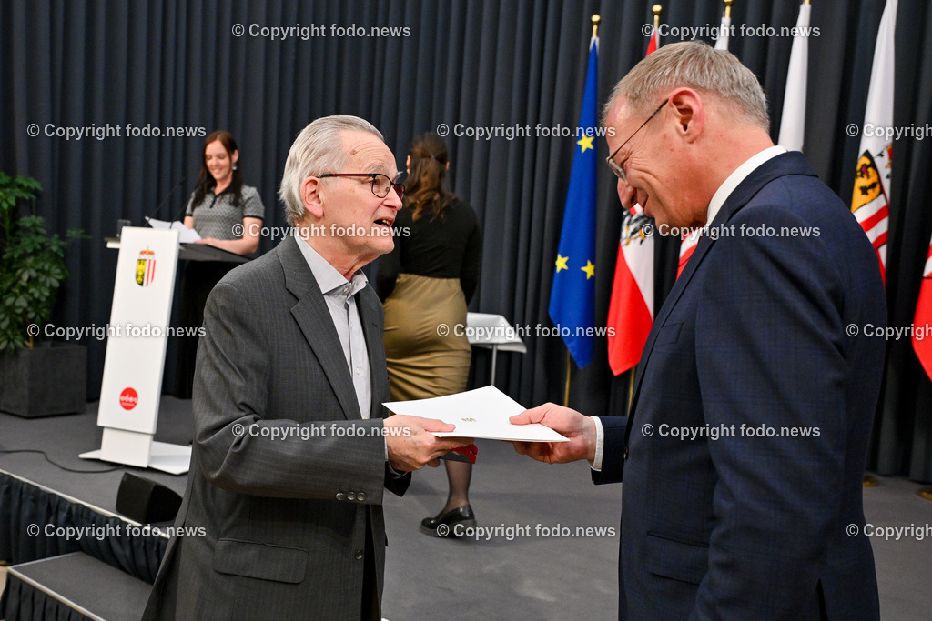 Ehrung Max Stoeger_ goldenes Verdienstkreuz_ 29.04.2024-10 | 29.04.2024, Landhaus Linz, AUT, Ehrung Max Stoeger, goldenes Verdienstkreuz im Bild Max Stoeger und LH Thomas Stelzer (VP, Landeshauptmann Ooe)