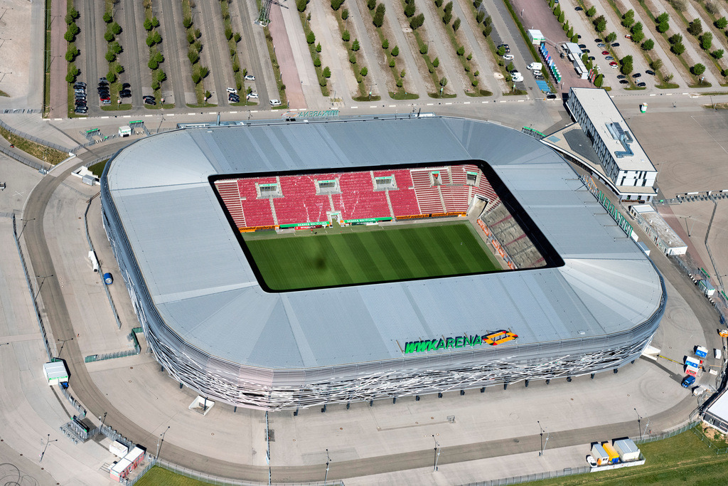 dr__0050858.jpg | AUGSBURG 22.04.2020 Gelände des Sport- Stadion WWK Arena (vormals SGL, impuls Arena ) des Fußballvereins FC Augsburg im Bundesland Bayern in Deutschland. Weiterführende Informationen bei: Architekten Bernhard & Kögl,  BAM sports GmbH,  DBS Ingenieure GmbH,  Fußball-Club Augsburg 1907 GmbH & Co. KGaA,  Reisch Ingenieure GmbH,  Roschmann Holding GmbH,  Titus Bernhard Architekten,  WWK Allgemeine Versicherung AG. // WWK formerly SGL Arena stadium of the football club FC Augsburg in Bavaria, Germany. Further information at: Architekten Bernhard & Koegl,  BAM sports GmbH,  DBS Ingenieure GmbH,  Fussball-Club Augsburg 1907 GmbH & Co. KGaA,  Reisch Ingenieure GmbH,  Roschmann Holding GmbH,  Titus Bernhard Architekten,  WWK Allgemeine Versicherung AG. Foto: Daniel Reiter
