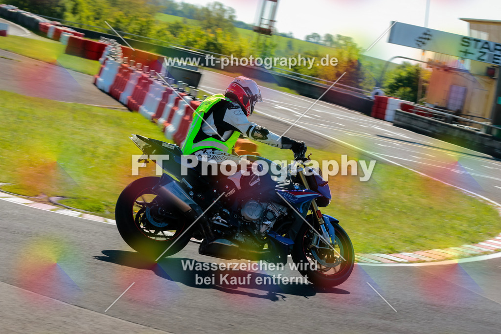 Moto-TeamOBK-21395 | Hier findet Ihr Bilder von Touristenfahrten auf der Nürburgring Nordschleife oder von anderen Veranstaltungen die ich besucht habe. Viel Spass beim Durch Schauen 