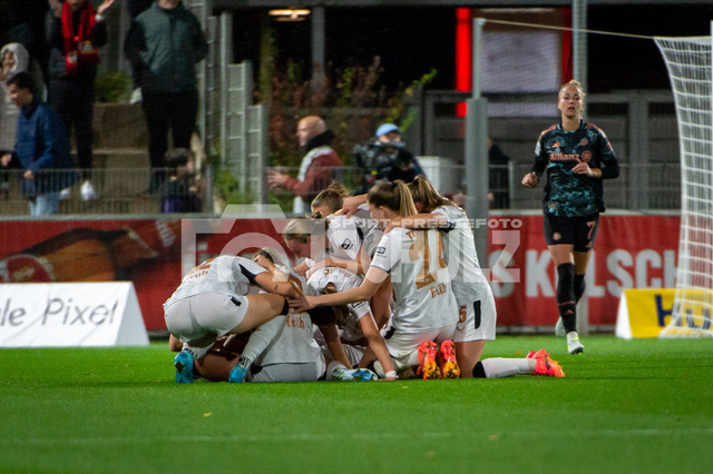 20241020NSZ_1754 | Jubel nach dem 2:1 bei LeverkusenDEU, Leverkusen, 20.10.2024 Fußball, Frauen, Google Pixel Frauen-Bundesliga, Saison 2024/2025, 7. Spieltag, Bayer 04 Leverkusen - FC Bayern MünchenDIE DFB-RICHTLINIEN UNTERSAGEN JEGLICHE NUTZUNG VON FOTOS ALS SEQUENZBILDER UND/ODER VIDEOÄHNLICHE FOTOSTRECKEN - Realisiert mit Pictrs.com