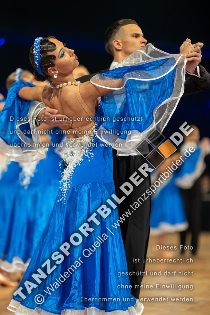 20251206-03209 | Hier finden Sie Tanz Bilder vom Latein und Standard Formationen tanzen. Sportbilder vom Tanzsport. Schöne Fotos und von Weltmeisterschaft, Europameisterschaft, Bundesliga, Regionalliga, Oberliga und Landesliga sowie von GOC Stuttgart, DanceComp, WM Bremen