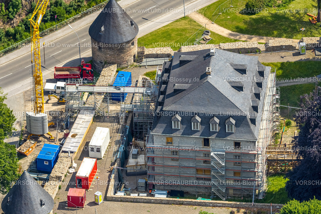 Velbert250600955Neviges | Luftbild, Schloss Hardenberg mit Rundtürmen, Baustelle mit Renovierung und Baugerüst, Neviges, Velbert, Ruhrgebiet, Nordrhein-Westfalen, Deutschland