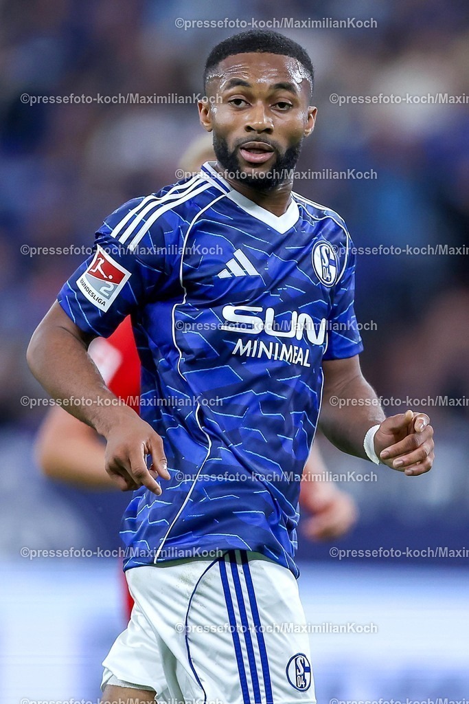 S0413092501144 | 13.09.2025, Fußball, FC Schalke 04 - Holstein Kiel, 5.Spieltag, 2. Fußball Bundesliga, Veltins-Arena Gelsenkirchen, Saison 2025 2026: Moussa Sylla (Schalke04 #09) DFB regulations prohibit any use of photographs as image sequences and or quasi-video.